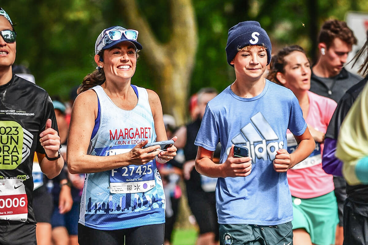 Margaret Kelley and her son Edgar running for Team Breakthrough T1D in the 2023 Chicago Marathon