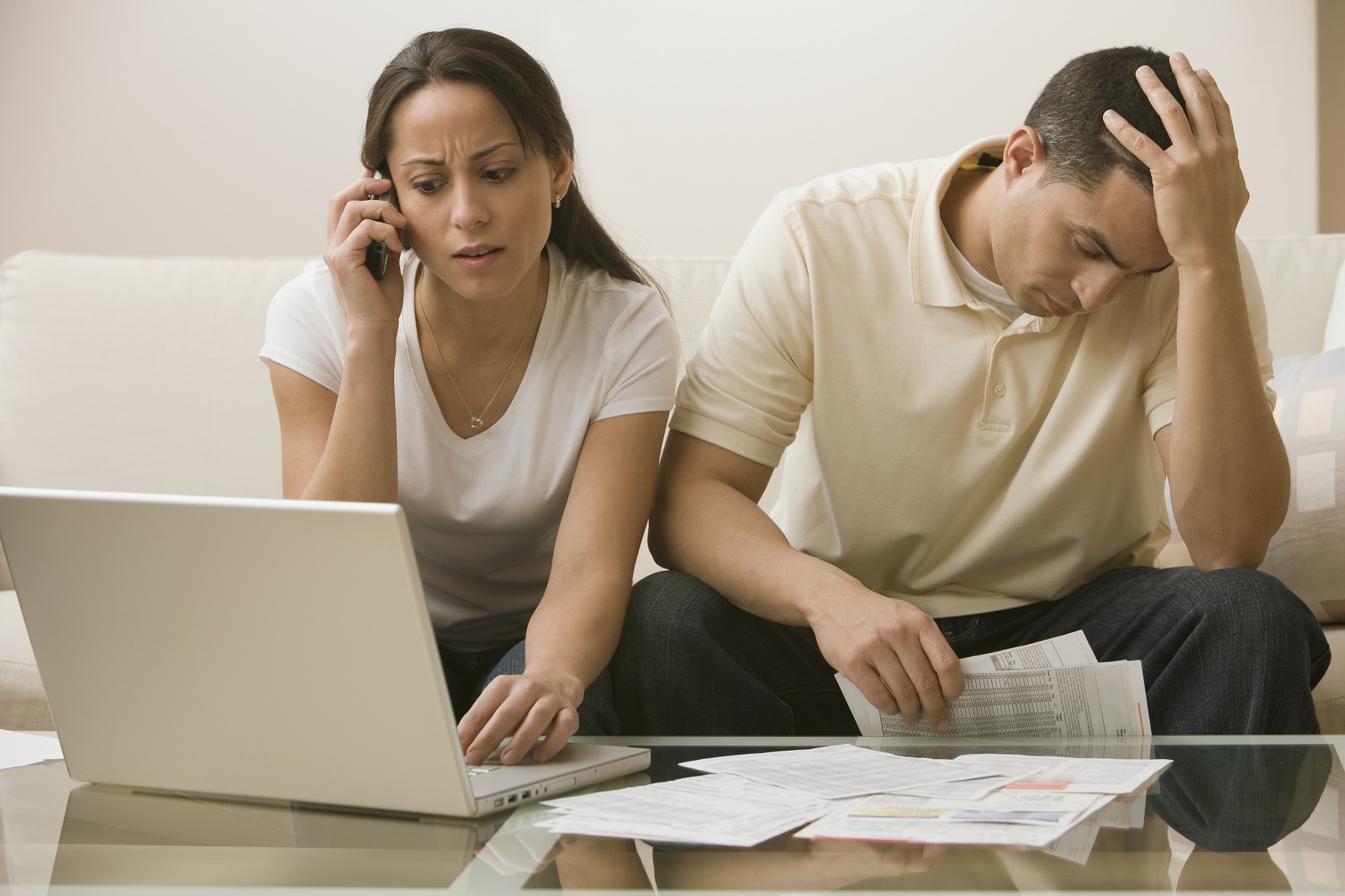 Hispanic couple having difficulty paying bills.