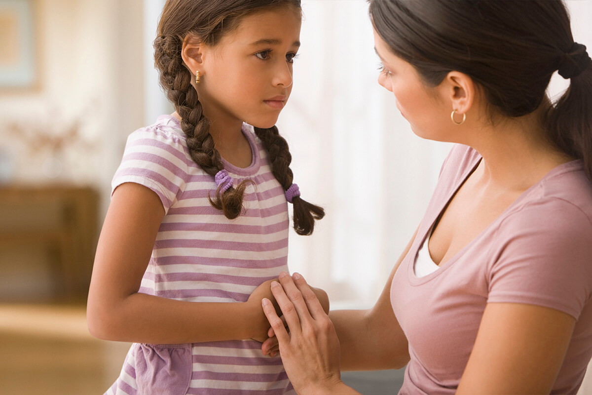 Mother showing concern her daughter has symptoms of type 1 diabetes